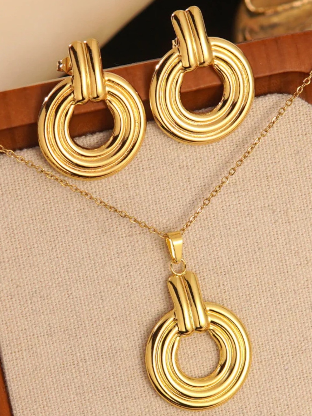 18K Gold Plated Circular Hoop Pendant Necklace and Earrings Set - NWOT